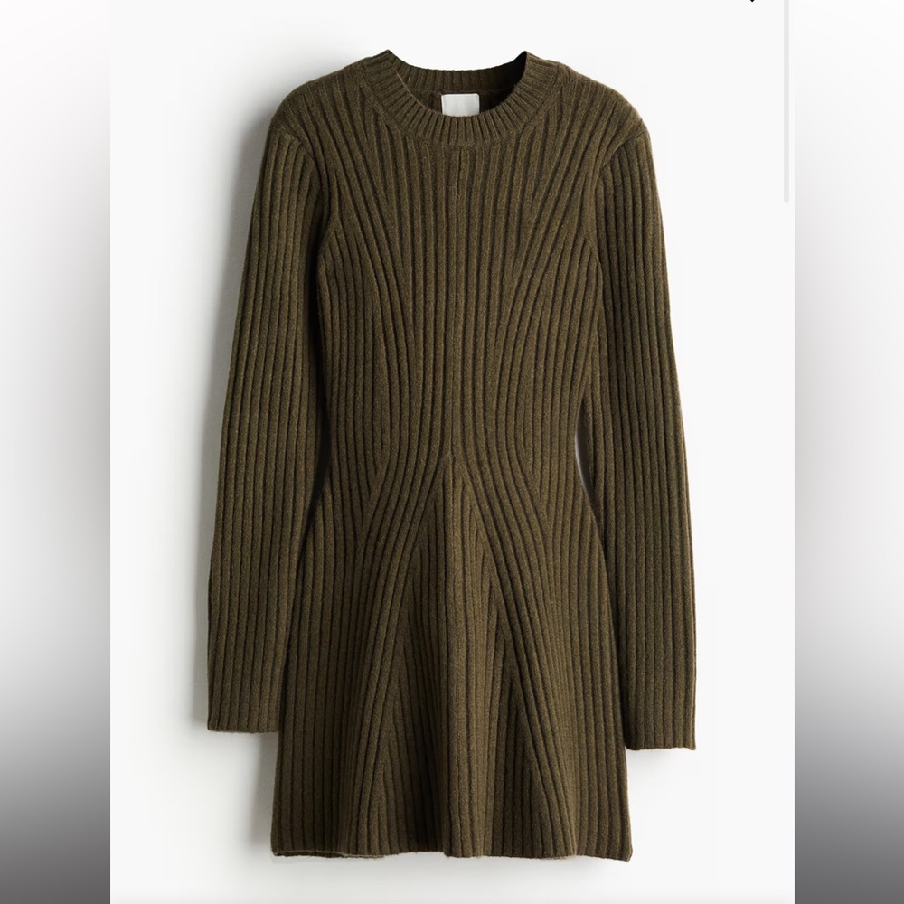 NEW w/o tags - H&M Long Sleeve Ribbed Sweater Dress - Med
